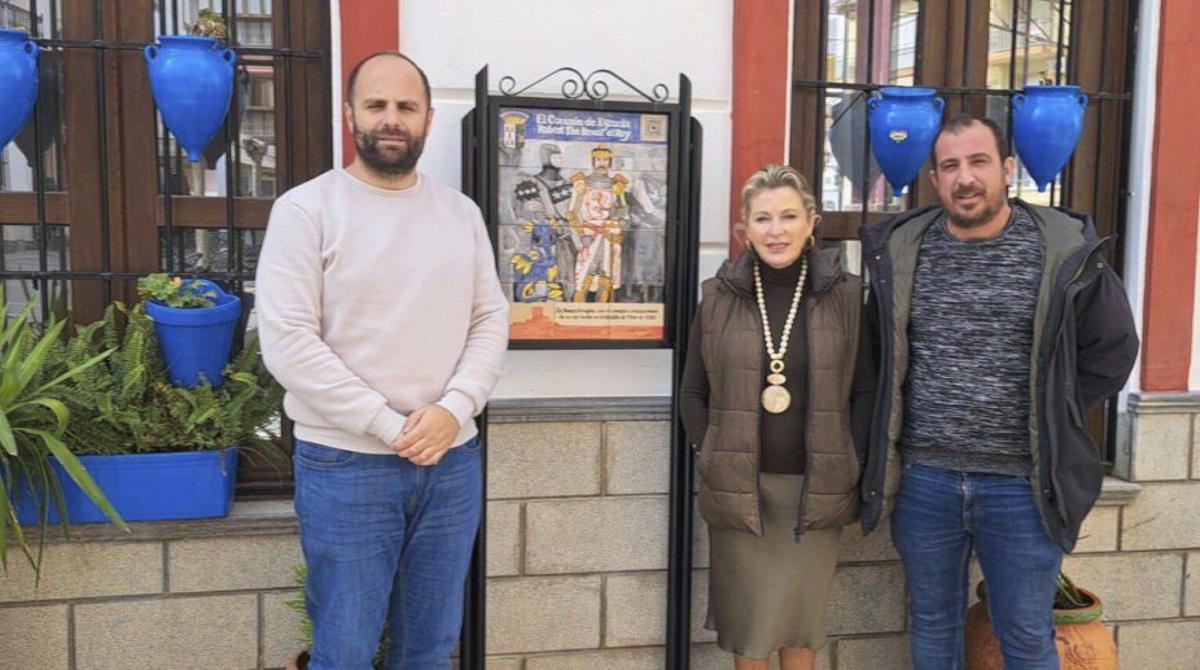 Carmen Sánchez junto con el alcalde de Teba, Cristóbal Corral. | L.O.