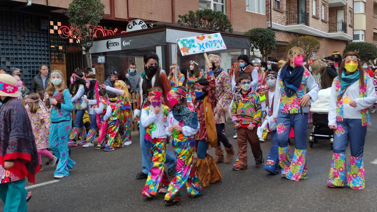 Desfile del pasado año en Benavente, en la avenida Maragatos. / E. P.