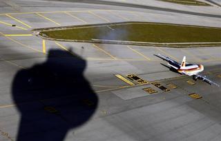 Un dron obliga a cerrar el Aeropuerto Madrid-Barajas durante hora y media