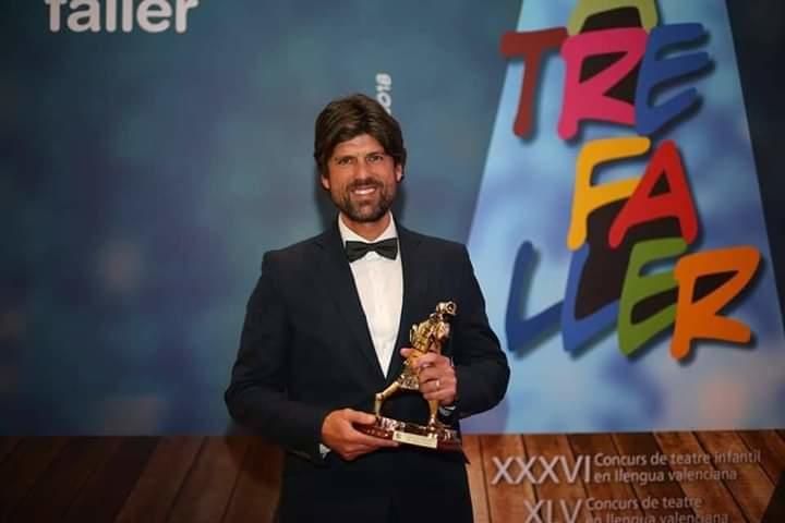 Celebración del primer premio de Cádiz-Denia en el teatro fallero