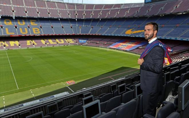 Presentación oficial de Miralem Pjanic como jugador del FC Barcelona en el Camp Nou.