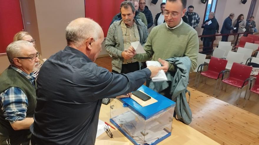 Bernardino Niño, elegido nuevo secretario general del PSOE de Langreo