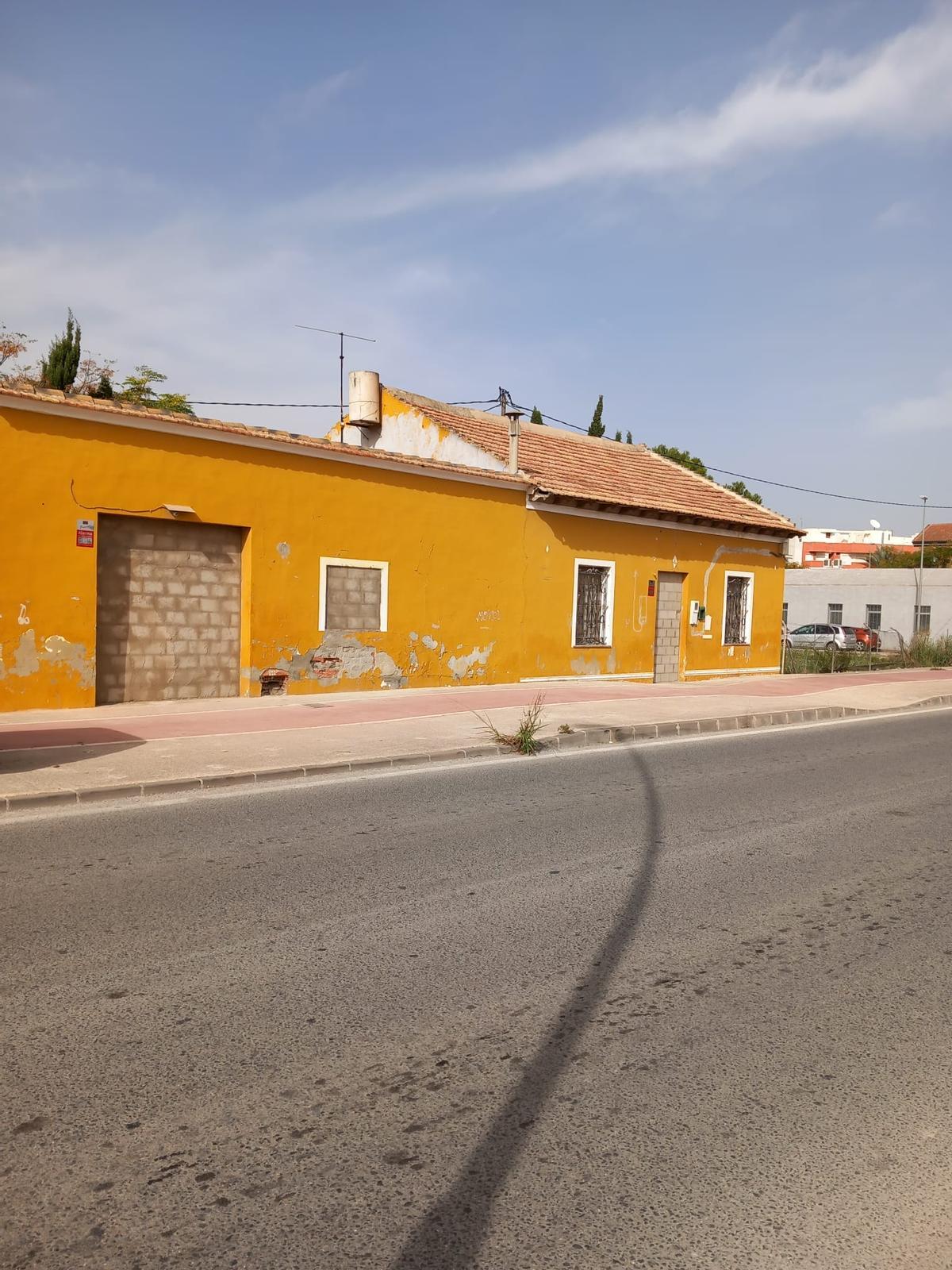 Vivienda que ha sido tapiada y que ocuparon algunos de los ahora detenidos. En ella se encontraron algunos de los productos sustraídos, como los de una tienda de telefonía.