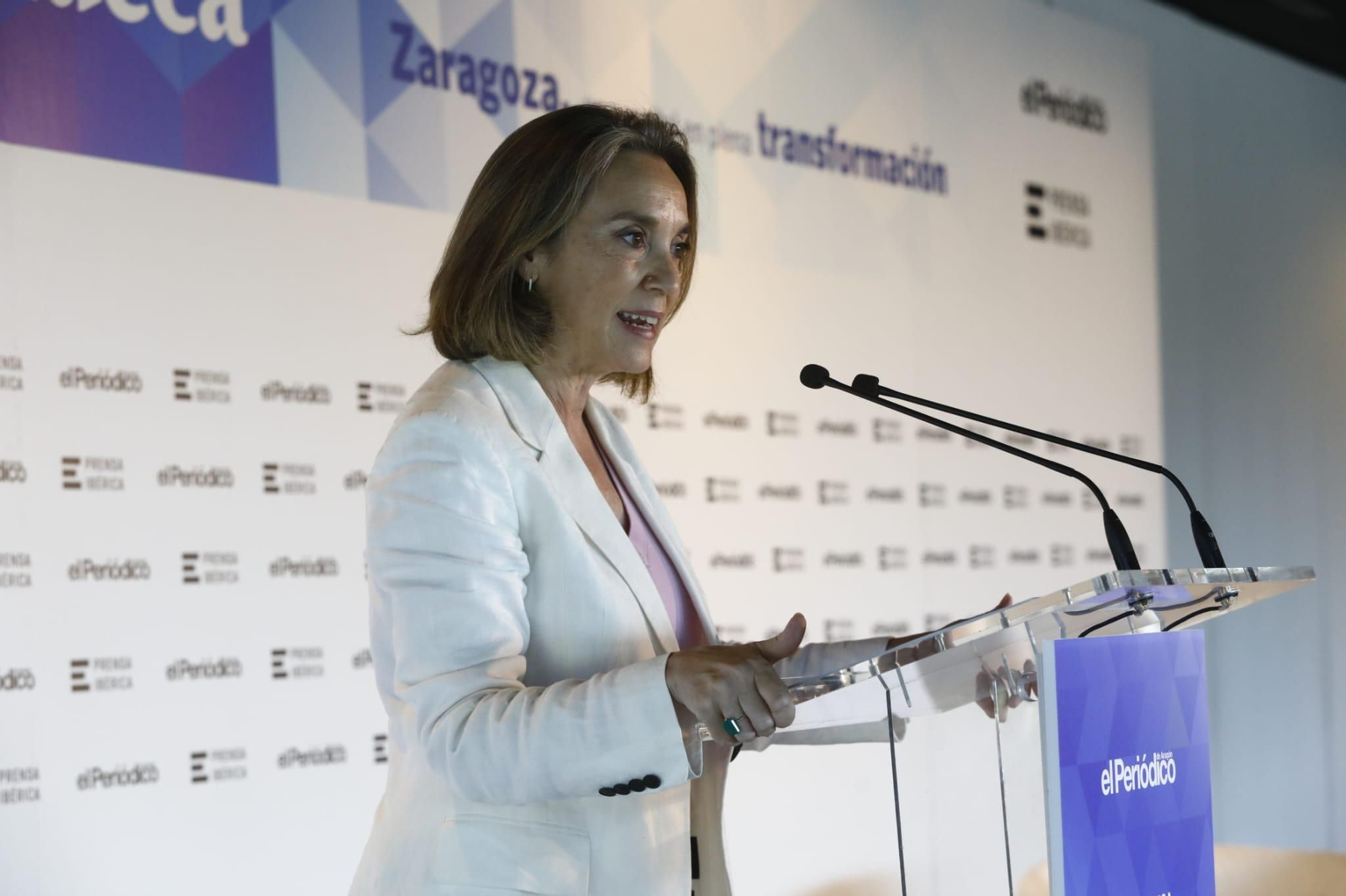 En imágenes | Natalia Chueca hace balance del ecuador del mandato en un desayuno con El Periódico de Aragón