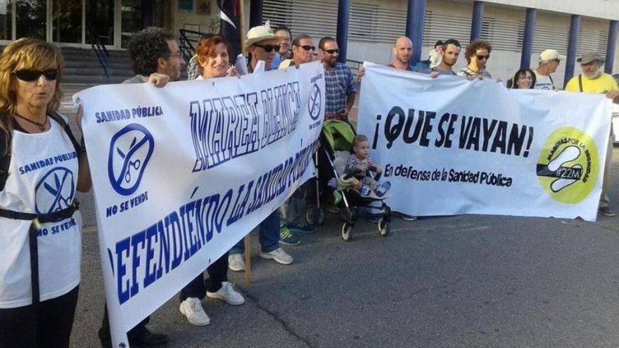 La marcha sanitaria contra los &quot;recortes&quot; culmina en Huesca