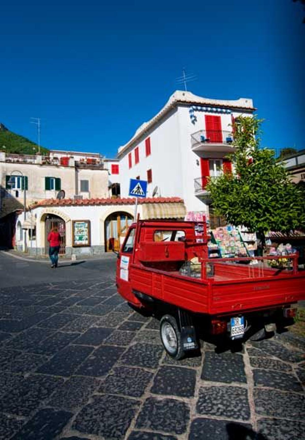 La isla de Ischia tiene en sus centros termales y sus playas solitarias dos de sus principales atractivos.