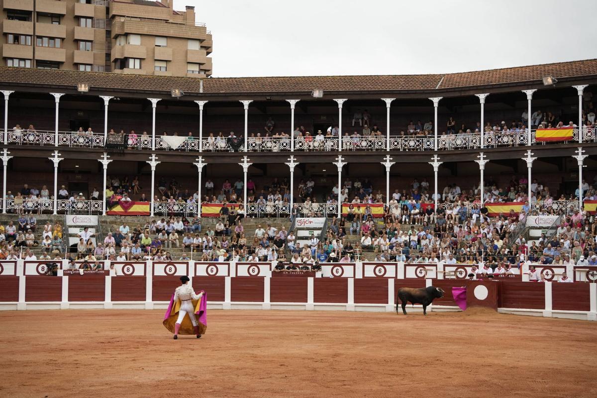 El ambiente en la novillada para cerrar la feria de Begoña en El Bibio, en imágenes El ambiente en la novillada para cerrar la feria de Begoña en El Bibio, en imágenes