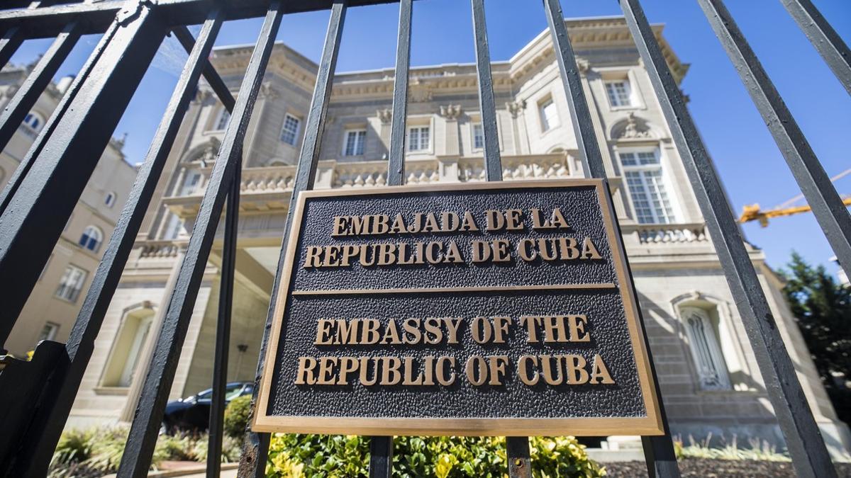 La fachada de la embajada cubana en Washington