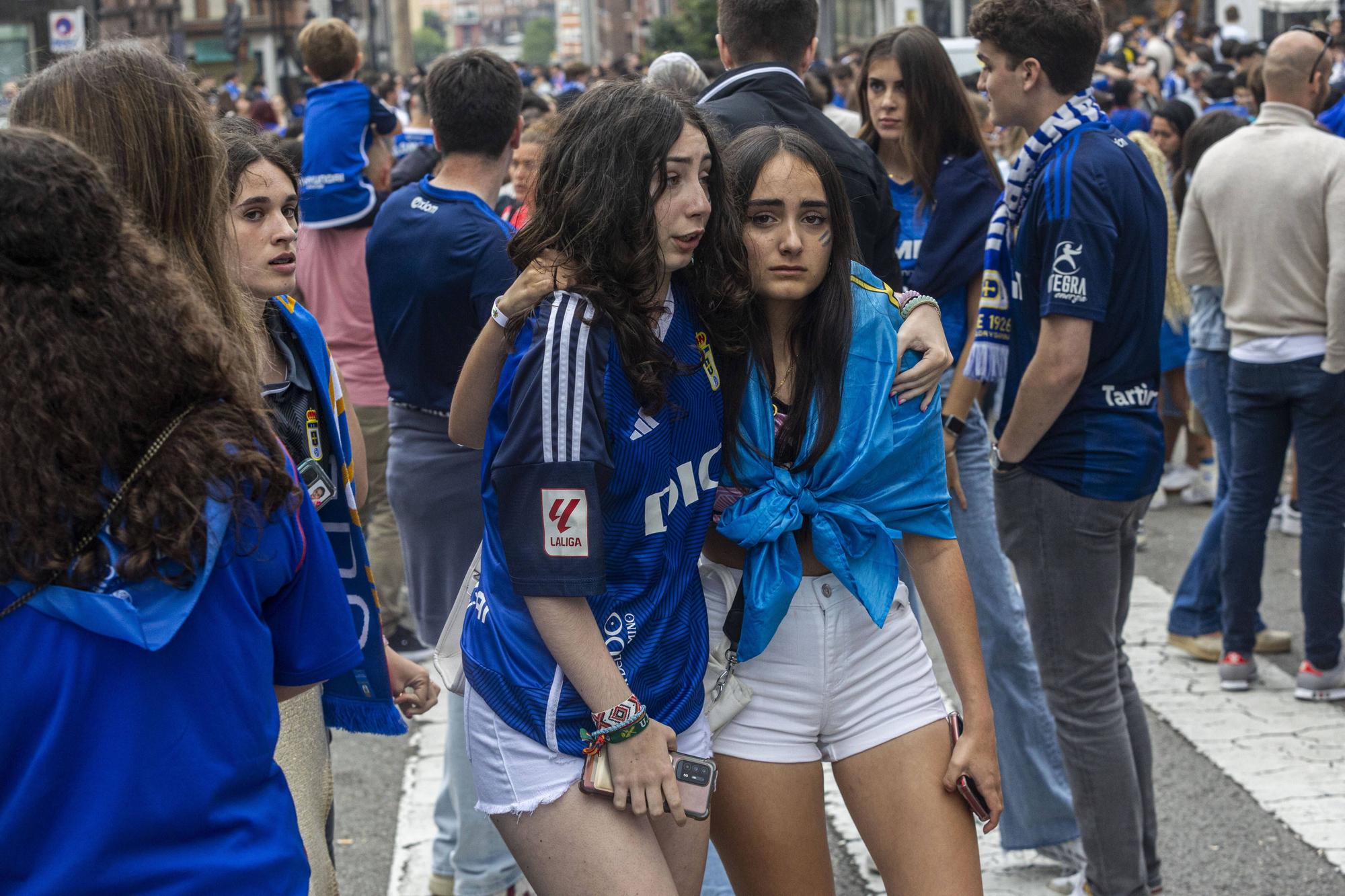 EN IMÁGENES: La afición del Oviedo se echó a la calle para ver el partido contra el Espanyol