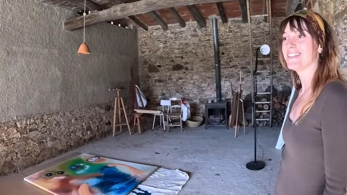 Ester expone cómo llegó a ofrecer su masía a artistas de todo el mundo.