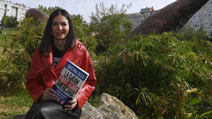 Cristina Olea, en la plaza viguesa de la Miñoca, ayer, en Vigo.