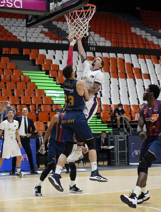 Las mejores imágenes del Baskonia-Unicaja en la Fase Final de la ACB