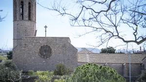 Barcelona 04/04/2024 Barcelona. Visión general de las fachadas norte y este del monasterio de Pedralbes, que se rehabilitarán próximamente, así como el vitral principal. La fachada tiene una grieta que se puede ver desde dentro y desde fuera y el vitral tiene piezas rotas, esto ilustraría bien la necesidad de las obras.