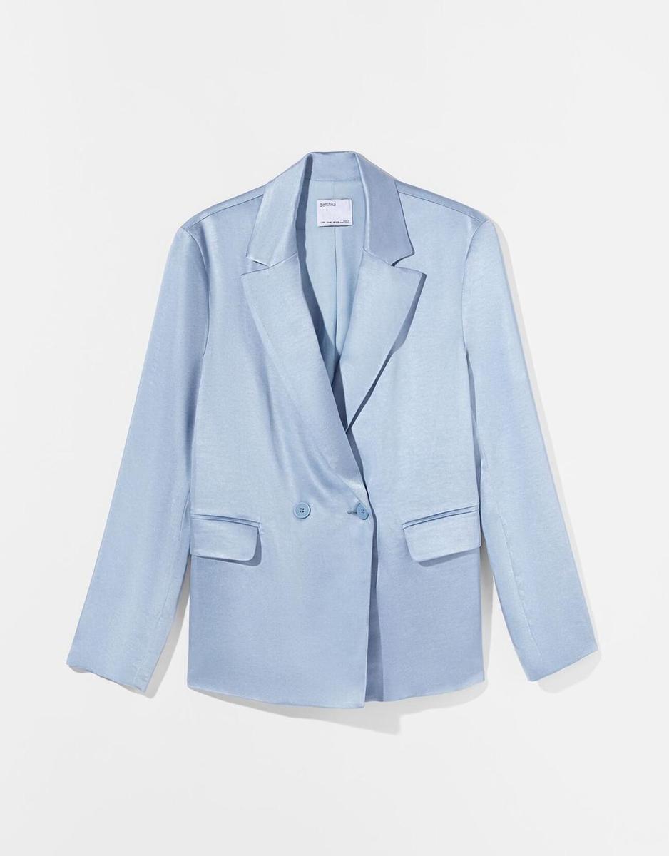 Blazer satinada de Bershka (35,99 euros)