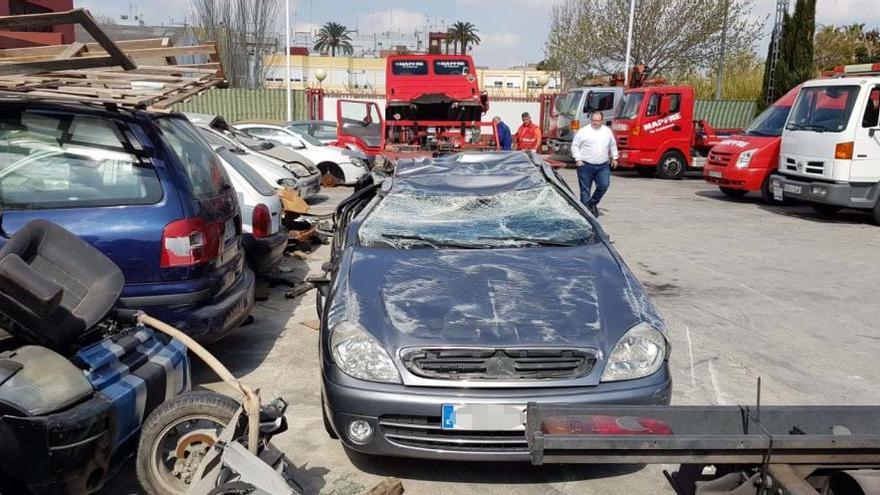 Estado en que quedó el vehículo que conducía el joven de Tous tras el accidente.