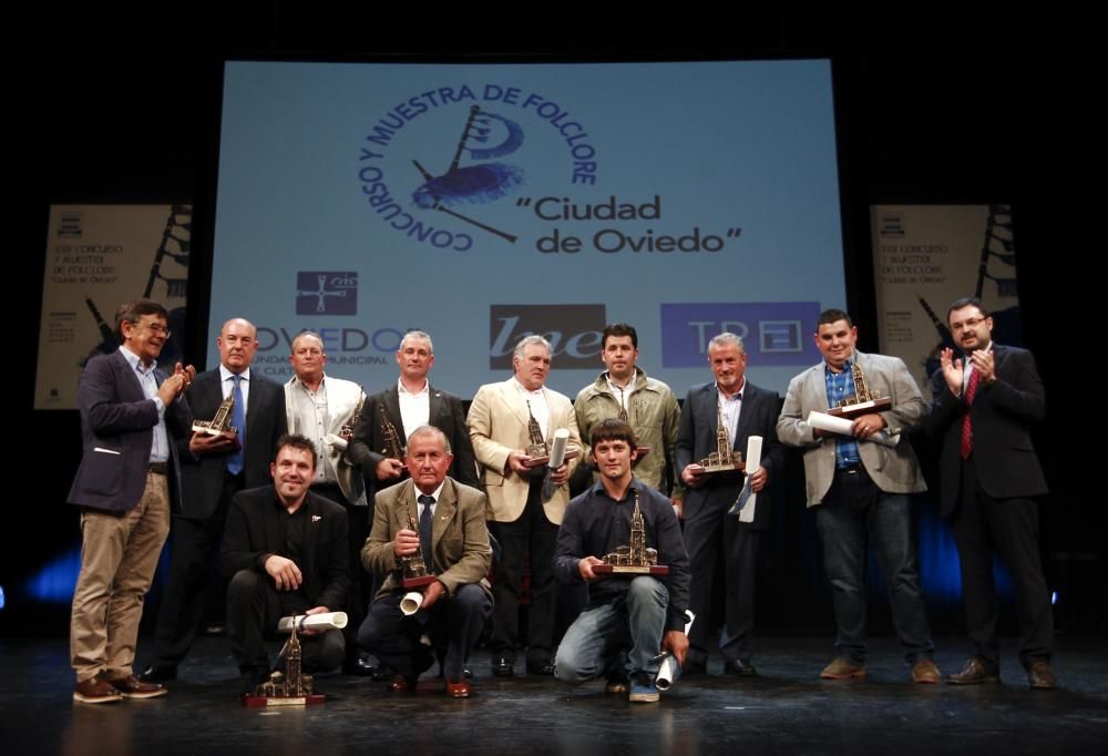 Ceremonia de entrega de los premios del XXIV concurso y muestra del Folclore Ciudad de Oviedo