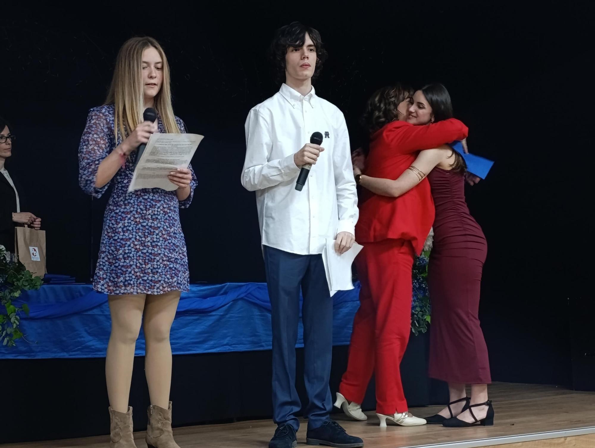 Diplomas y música en la Graduación del Ramón Areces de Grado