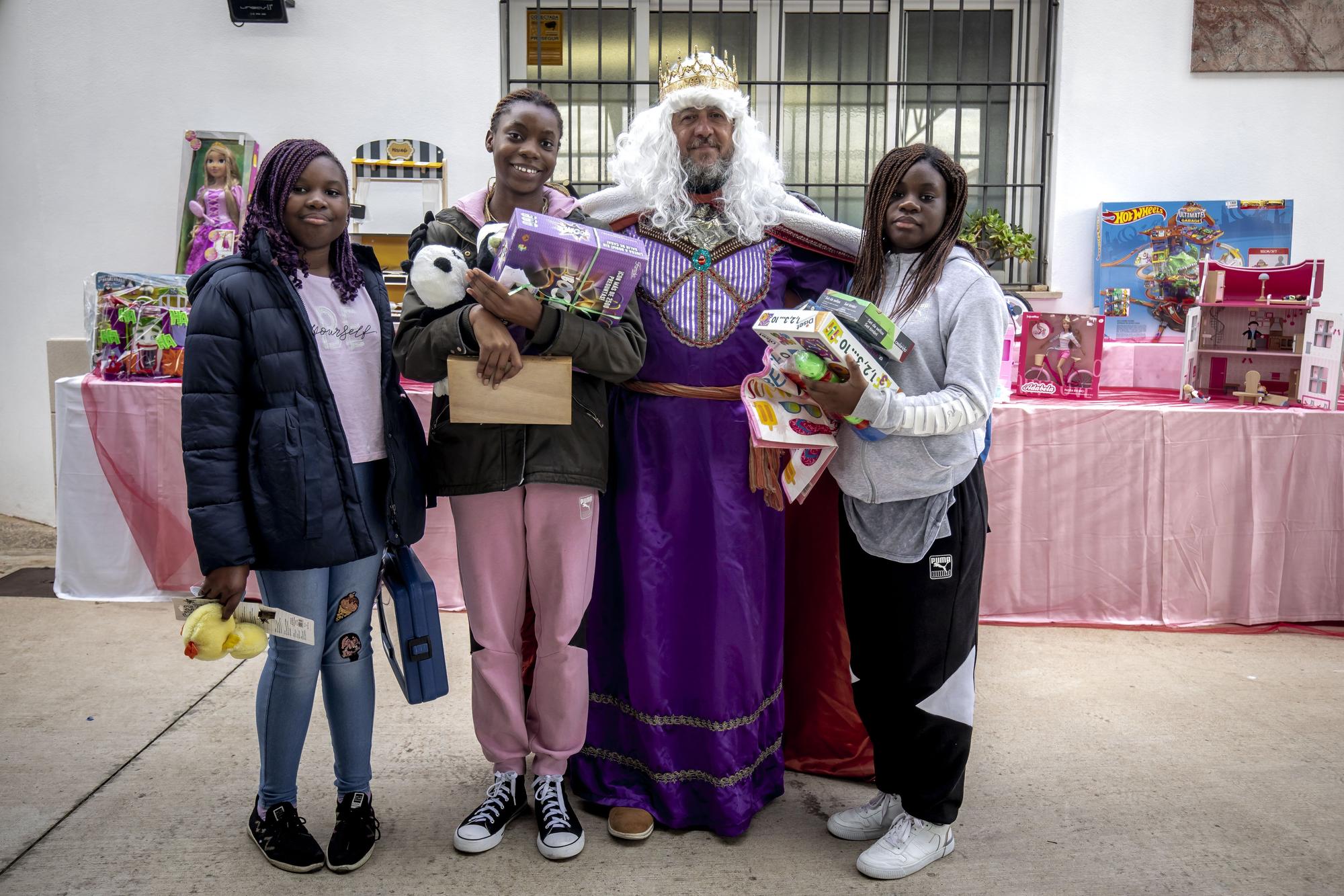 Entrega de juguetes de la Fundació Monti-Sion Solidària