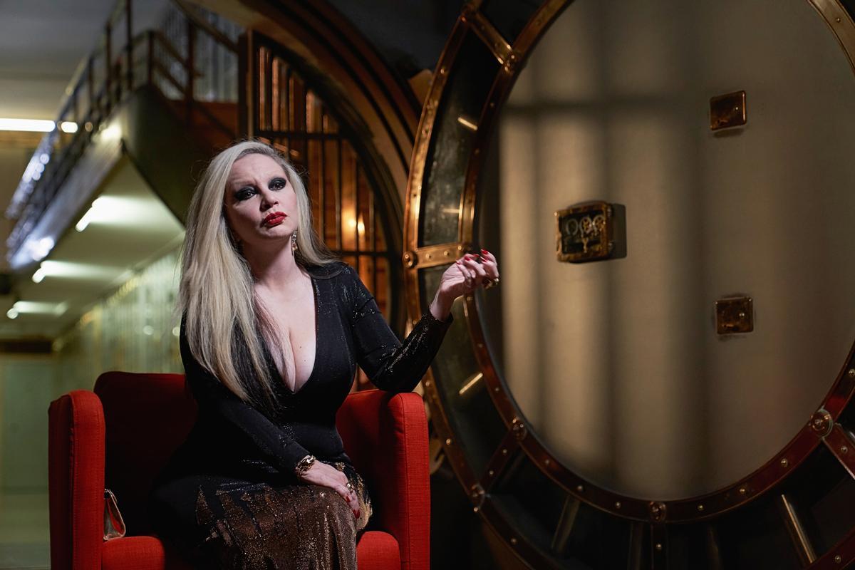 La cantante de 'Bailando', en un momento del segundo capítulo de la serie 'Alaska Revelada', que lleva por título 'Dinero'.