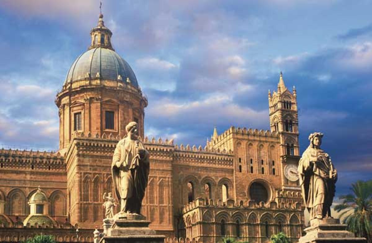 Fachada de la Catedral de Palermo. Fachada de la Catedral de Palermo.