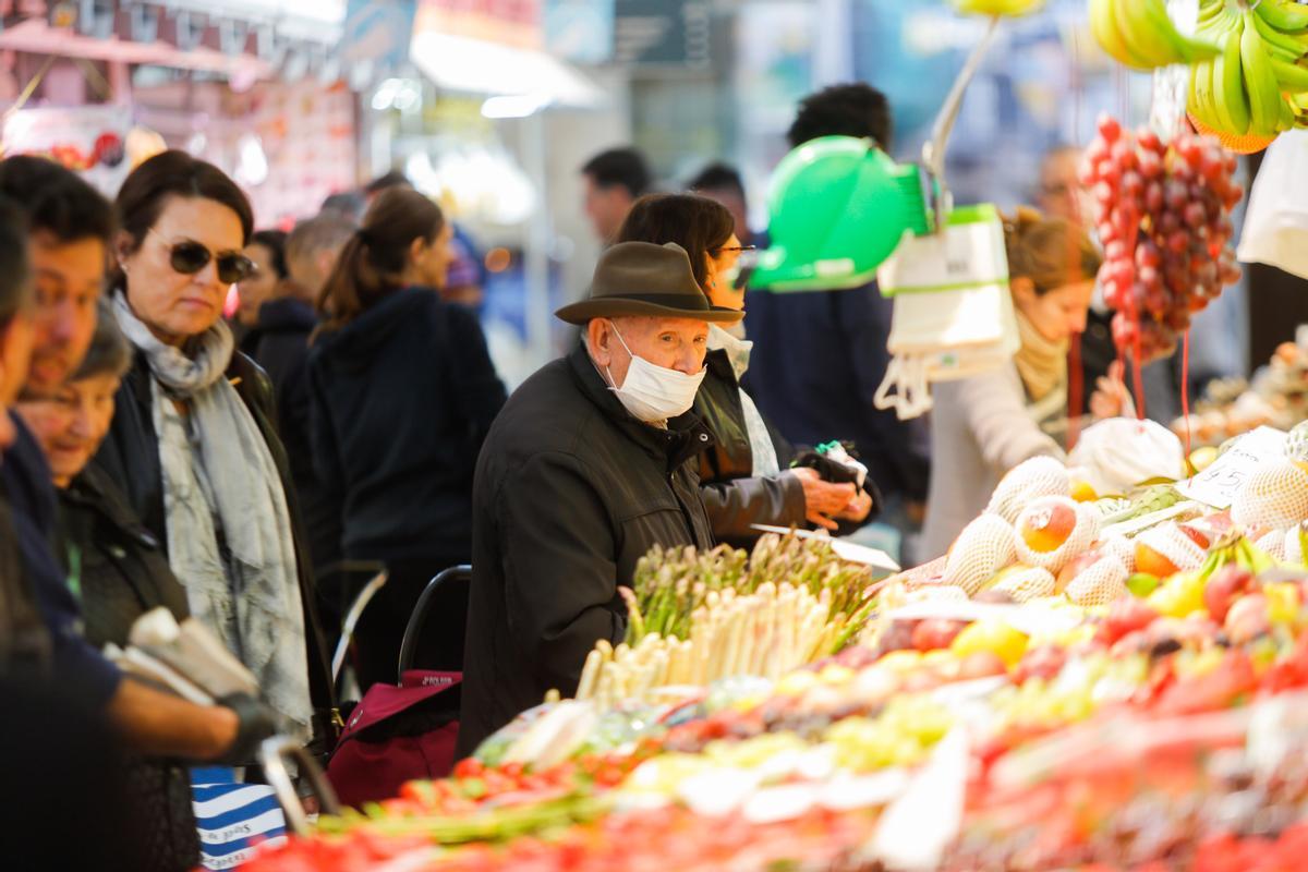 En las primeras horas, era extraño ver a gente con mascarilla