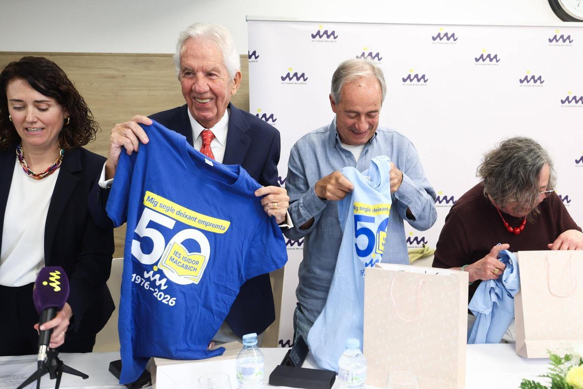 Todas las imágenes de la celebración del 50 aniversario de Formación Profesional en IES Isidoro Macabich