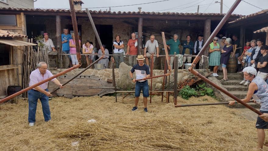 Los turistas aprenden a “mallar”