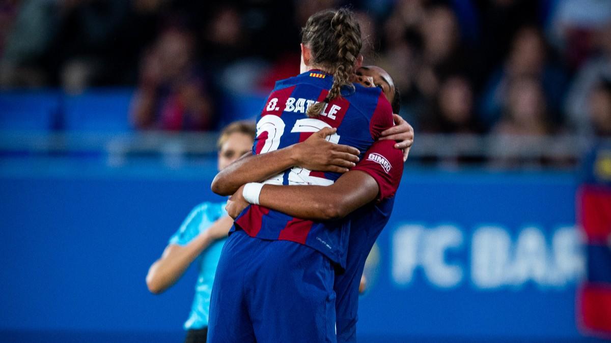 Ona Batlle celebra su gol al Granada con Salma Paralluelo