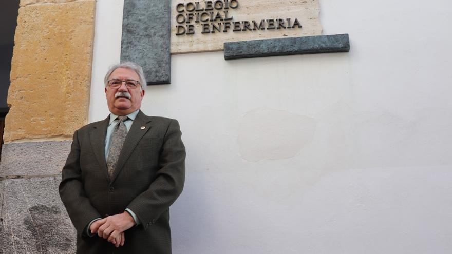 El presidente en funciones del Colegio de Enfermería de Córdoba, Enrique Castillo, opta a seguir en el cargo