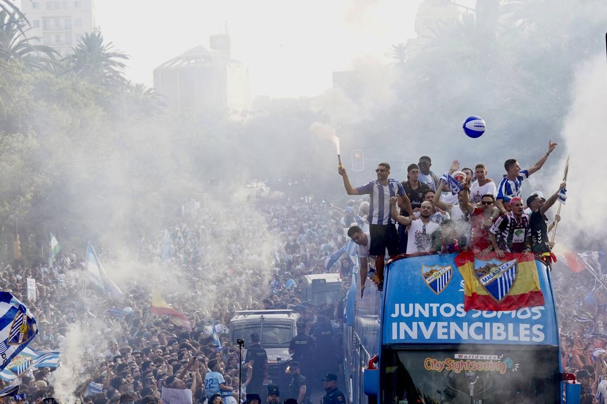 El malaguismo se echa a la calle: las mejores imágenes de la rúa del Málaga CF