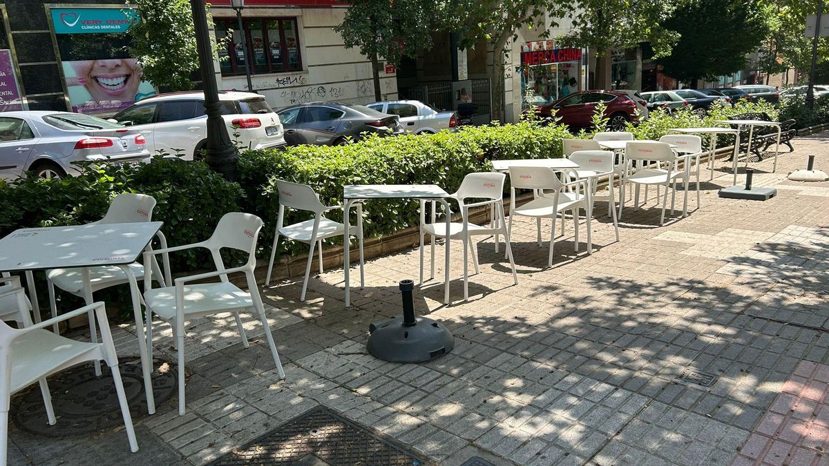 El calor vacía las terrazas en Cáceres