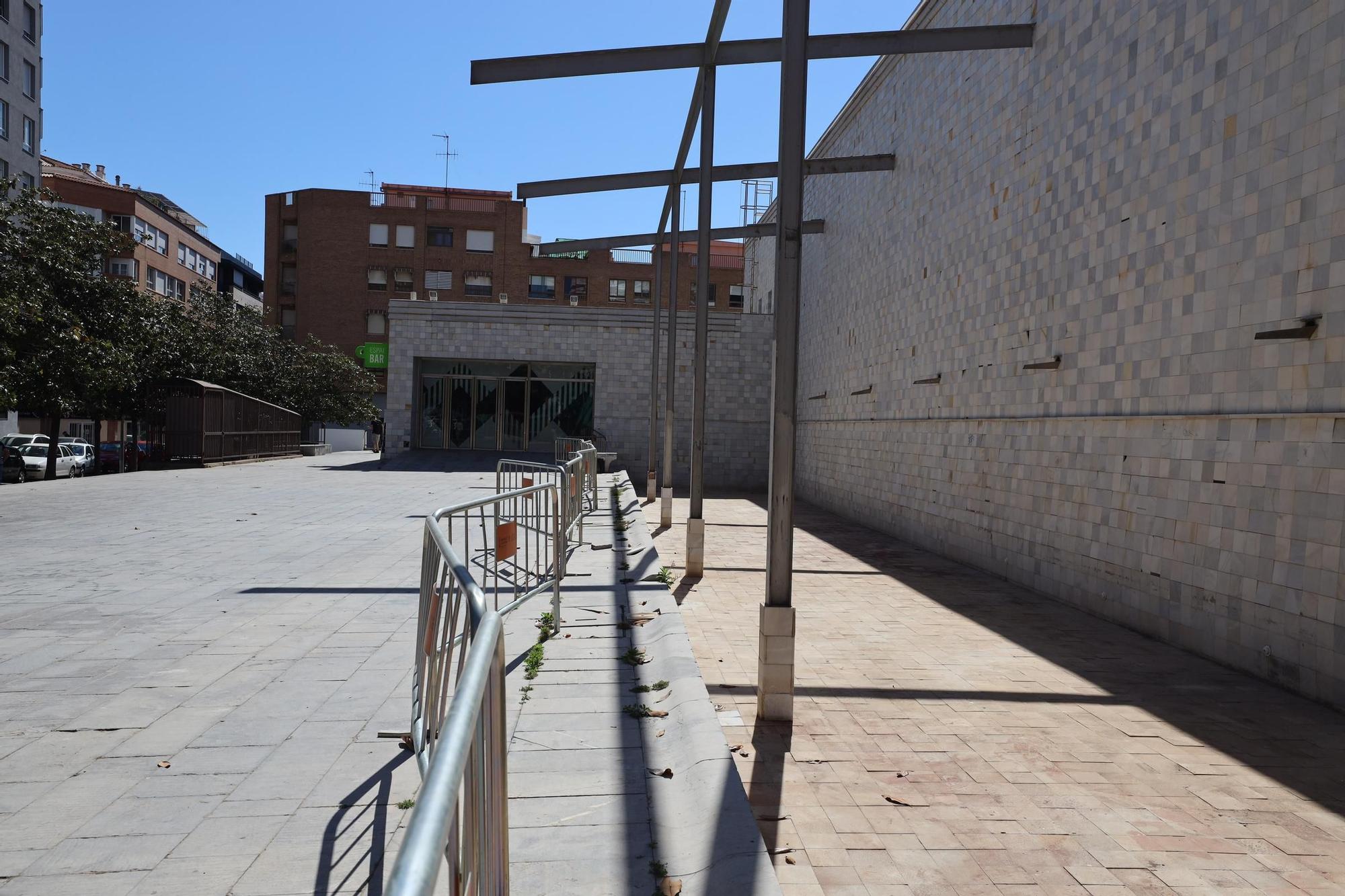 Mal estado de la fachada del EACC de Castelló