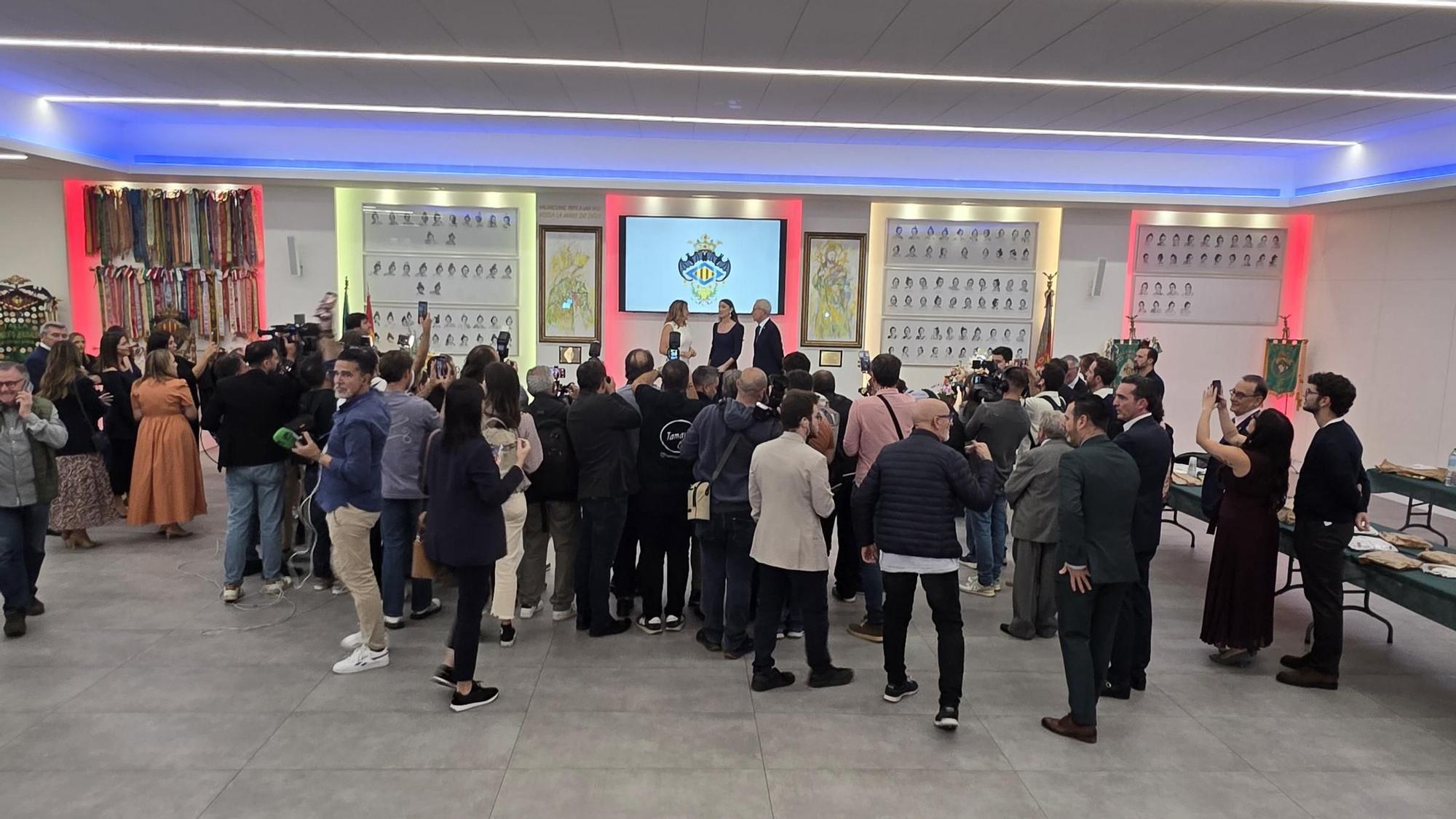 Expectación y apreturas de de lejos. ¿Qué pasa?