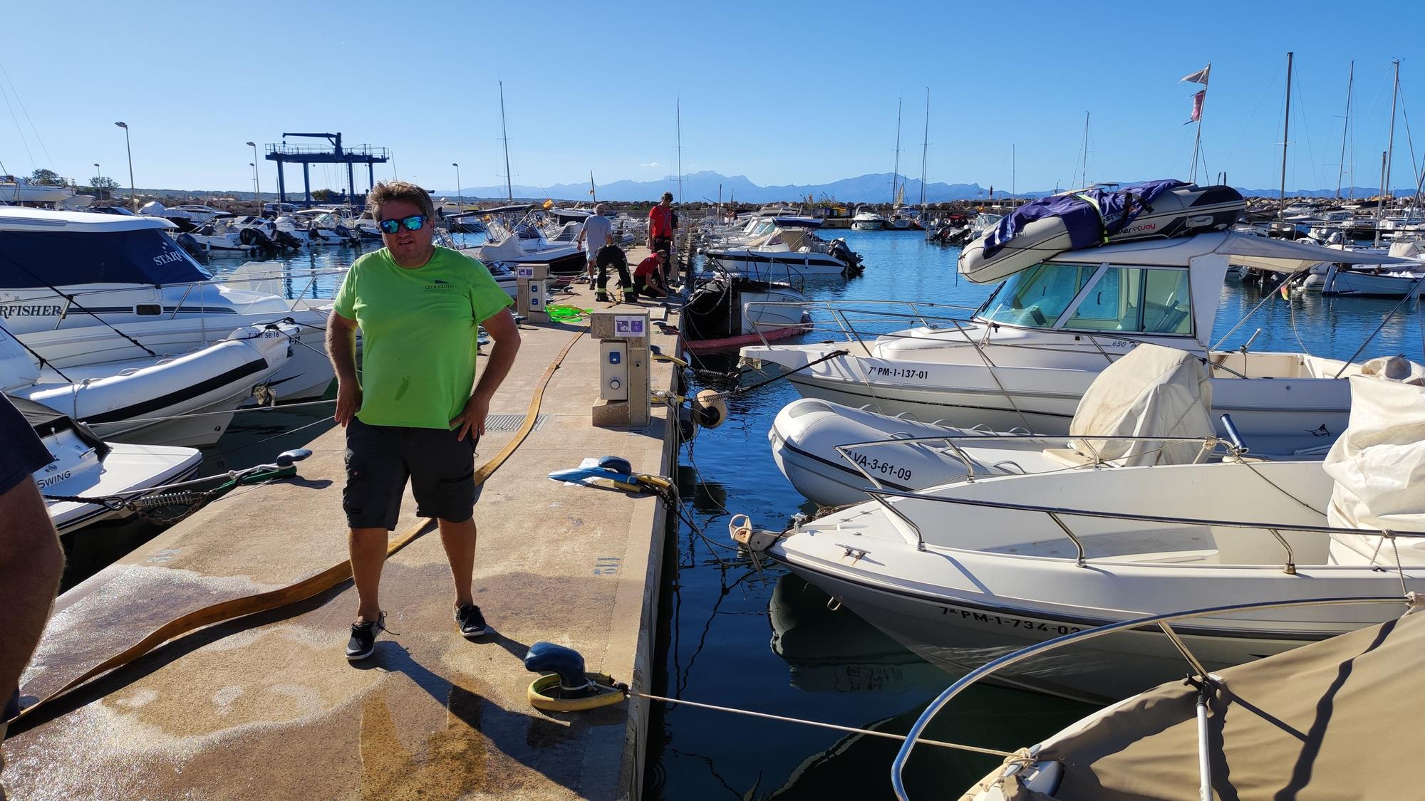 Un herido en un incendio que ha destruido dos embarcaciones en el puerto de la Colònia de Sant Pere