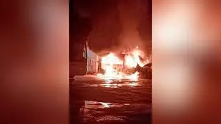 Un espectacular incendio destruye una furgoneta en Son Sardina