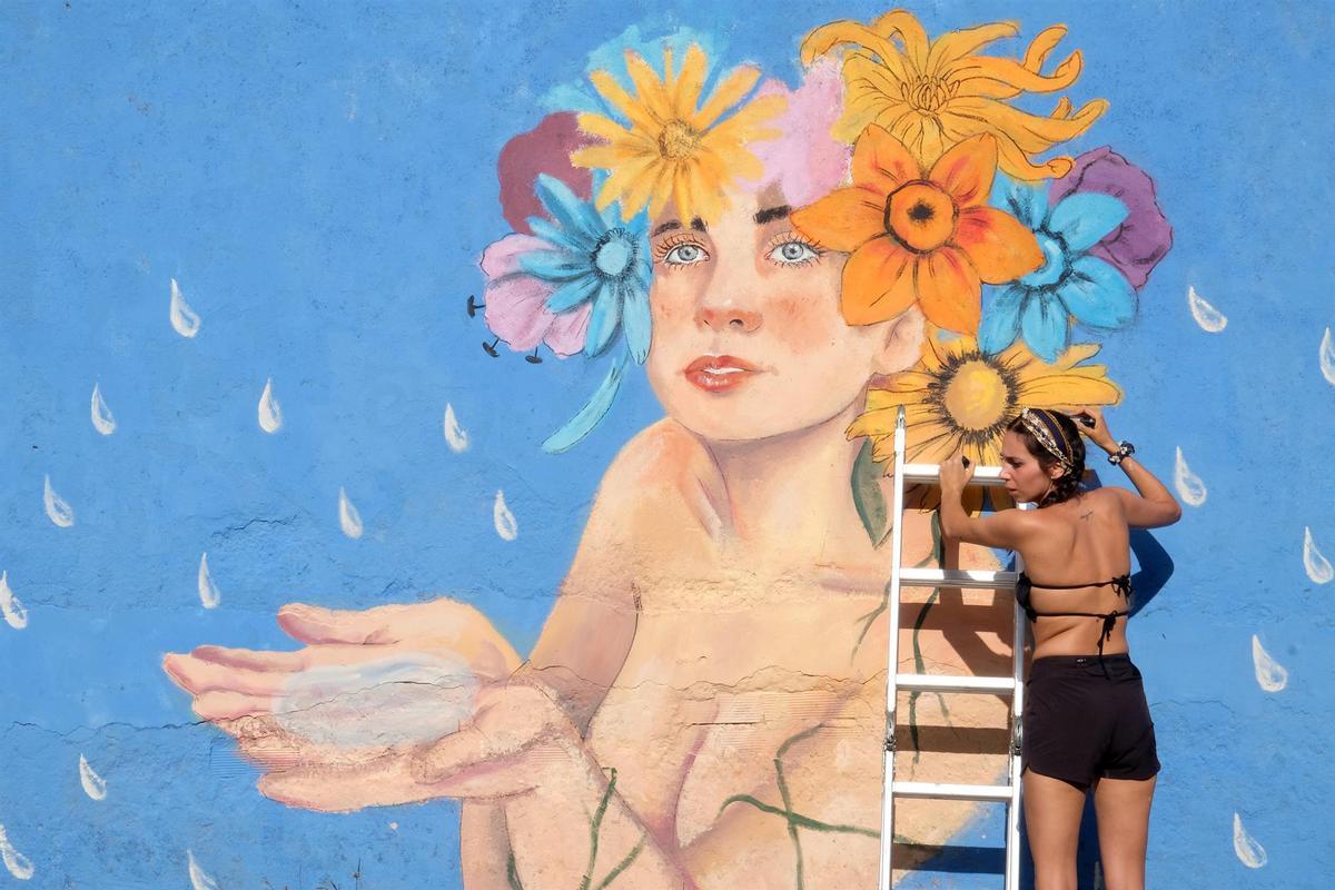 Ferrol celebra con toda normalidad tras las restricciones de ediciones pasadas su festival de arte urbano de las Meninas de Canido por el que lanza un mensaje de para rehalitación a través del arte urbano. 