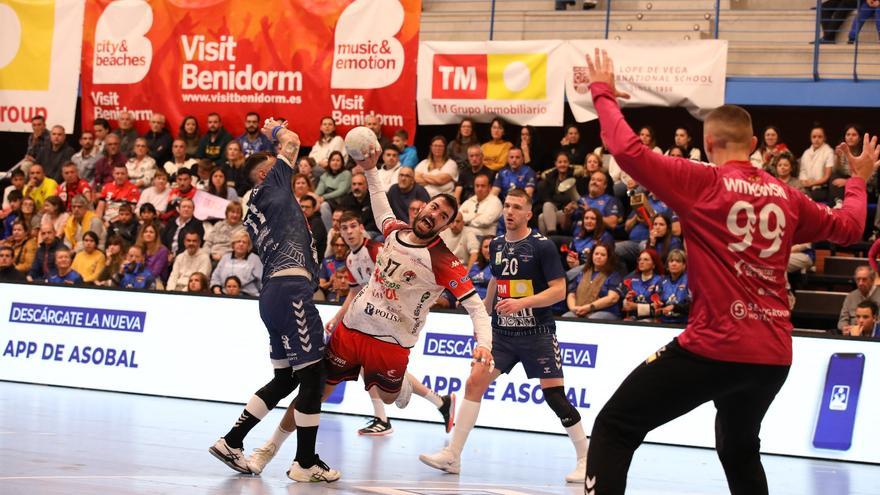 Un mal final de partido condena al TM Benidorm a la derrota (29-32)