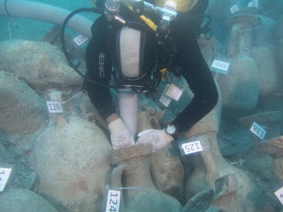 Objectes trobats a l'interior del vaixell enfonsat a les Illes Formigues