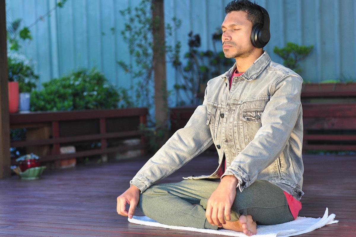 Practicar mindfulness estimula la liberación de dopamina y serotonina.