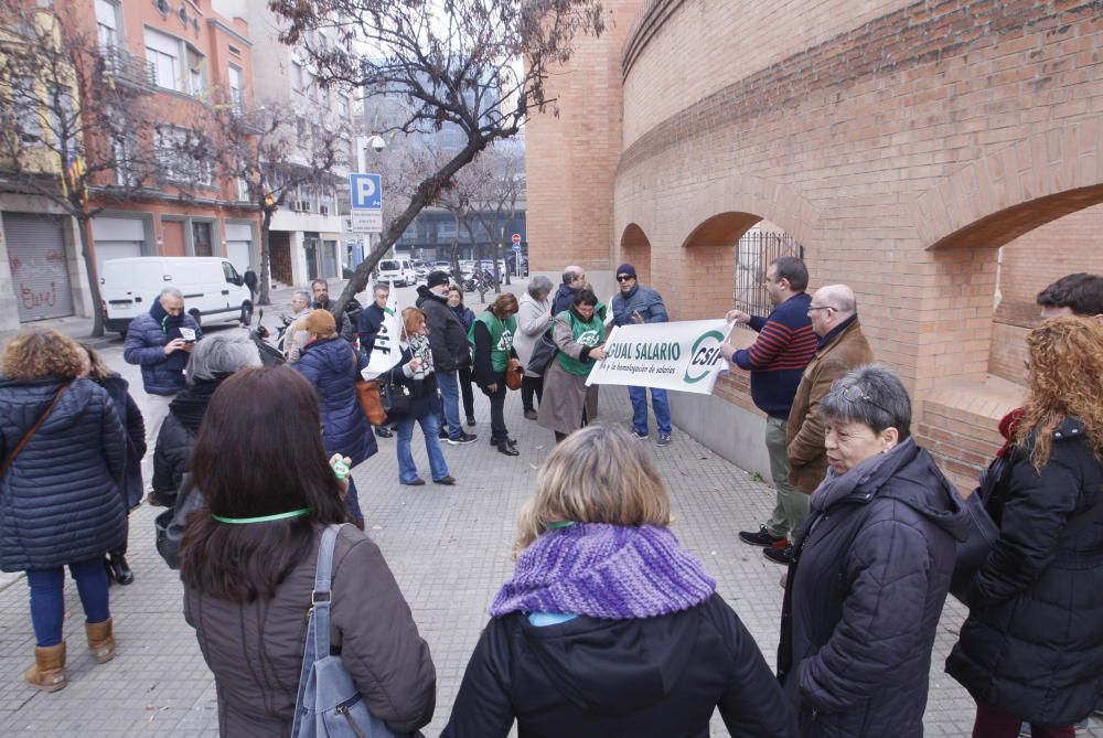 Concentració a Girona per reclamar millores salarials per als funcionaris de l'Estat