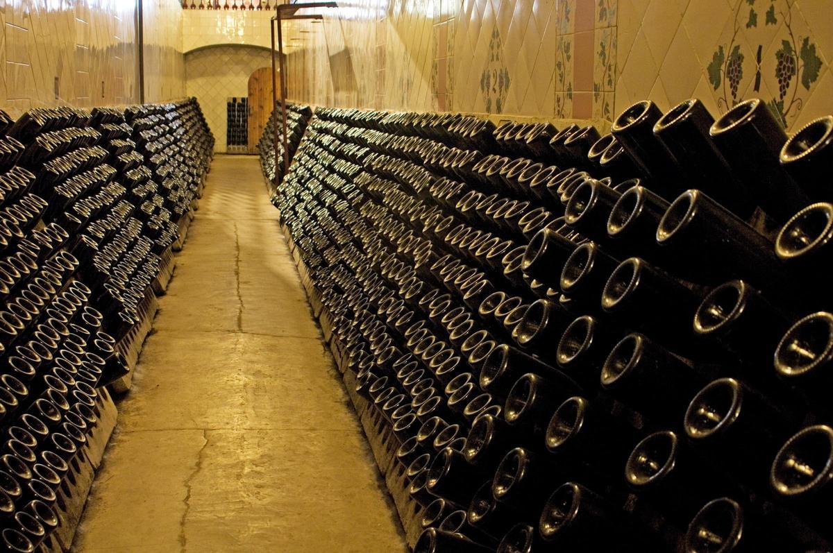 Instalaciones de una bodega de Requena.