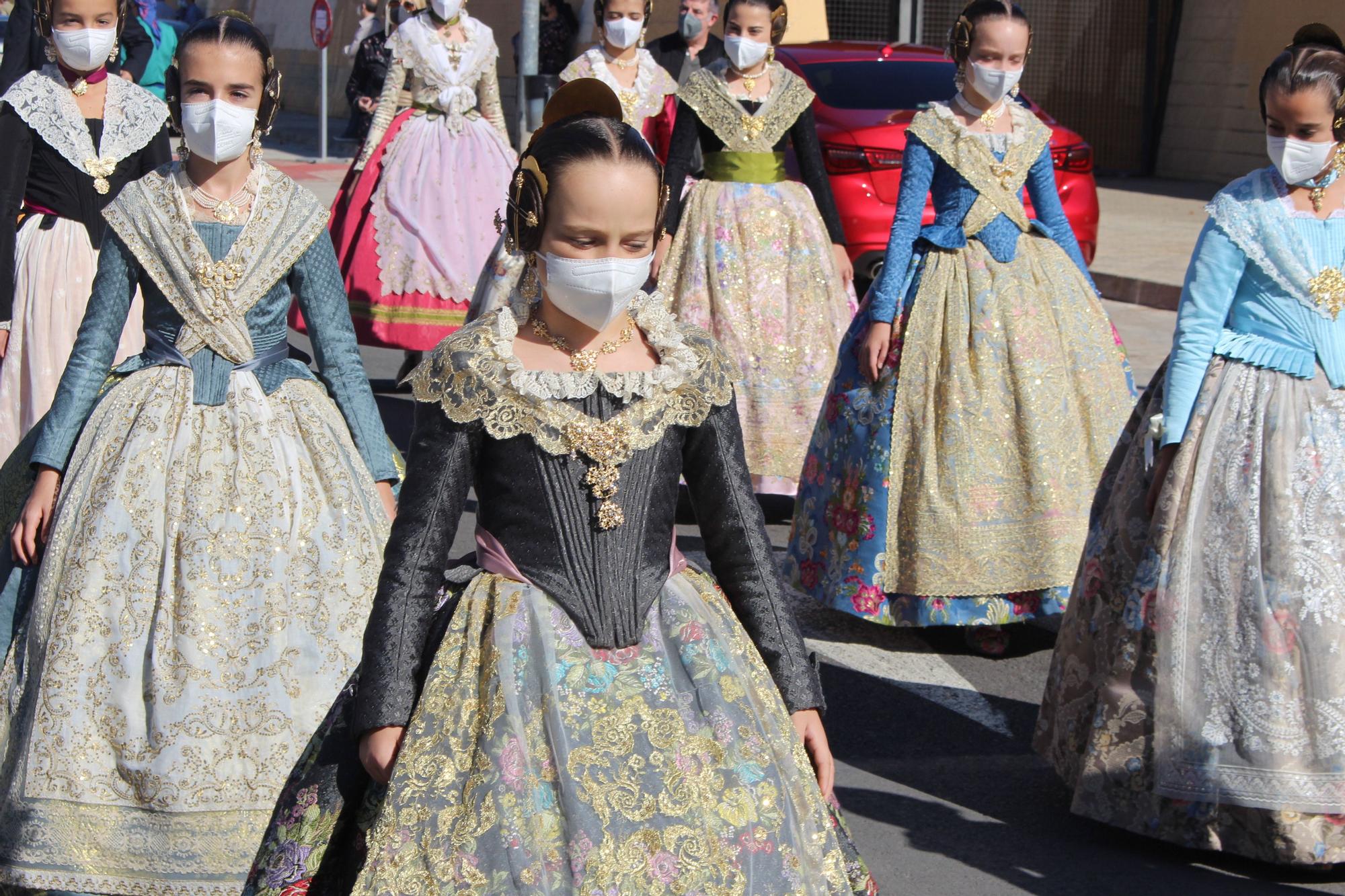 Carmen, Nerea y las cortes acompañan a las fallas de Quart y Xirivella en la procesión de la Senyera