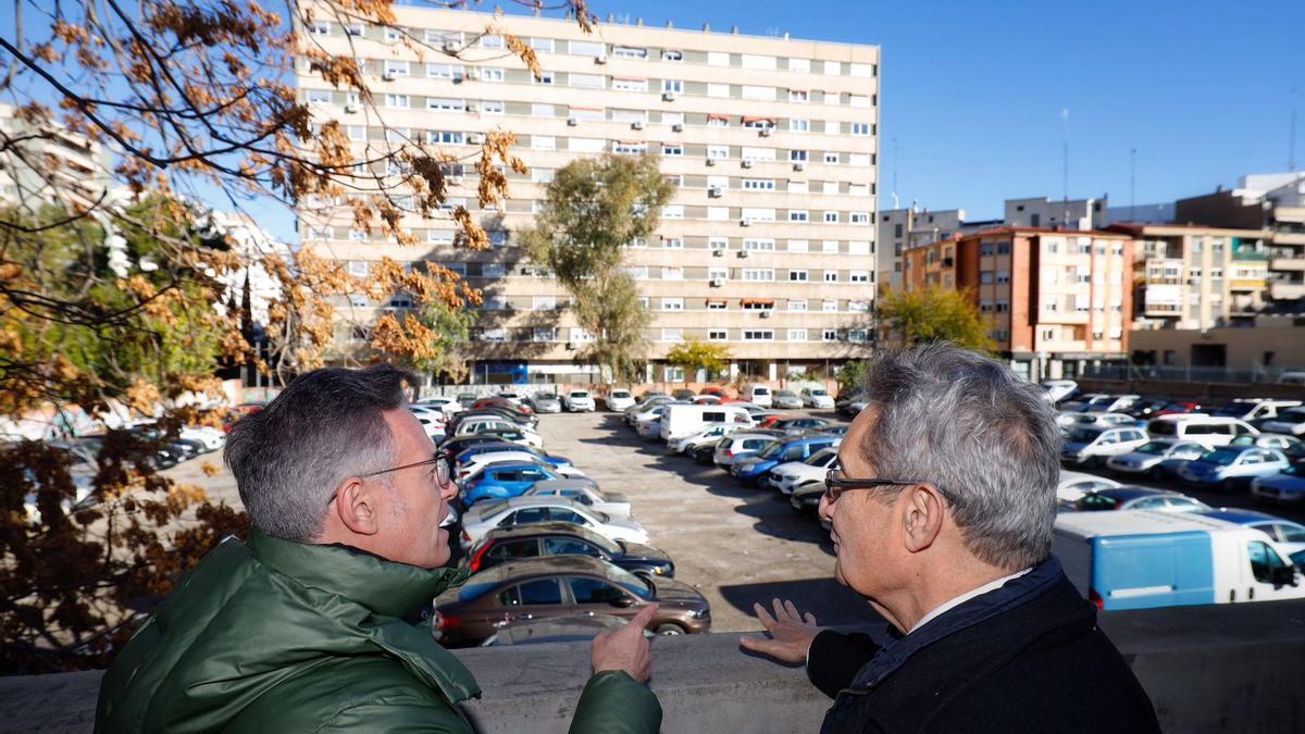El Ayuntamiento de Zaragoza ultima la adecuación de 150 plazas de aparcamiento en un solar municipal junto a la calle de San Pedro Arbués