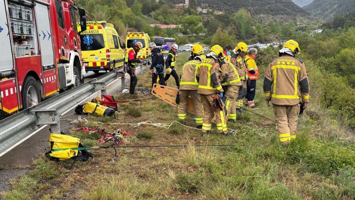 Efectius del cos de Bombers al lloc de l'accident