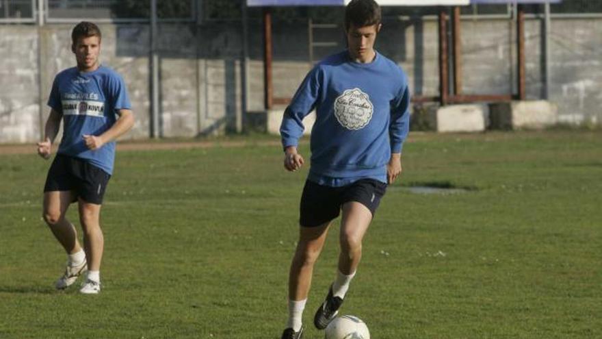 Juanín, en primer término, y Sergio, detrás, tienen opciones de entrar en el once si Naya es finalmente baja.