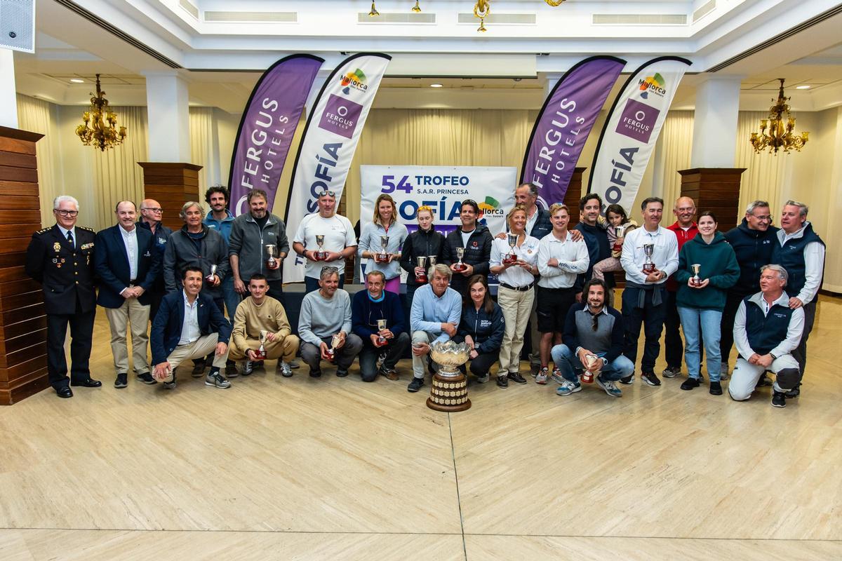 Los mejores de ORC y monotipos posan en el Real Club Náutico de Palma.