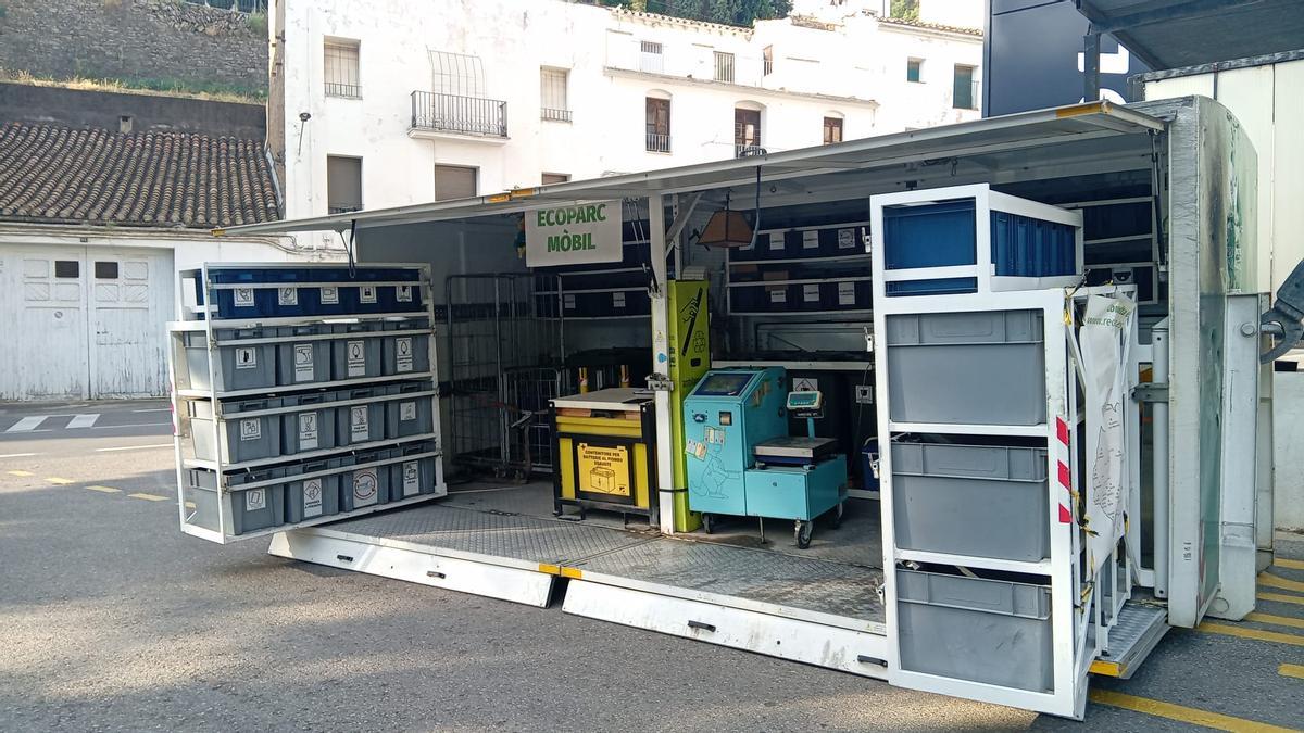 El 'ecomóvil' de Reciplasa, en Llucena