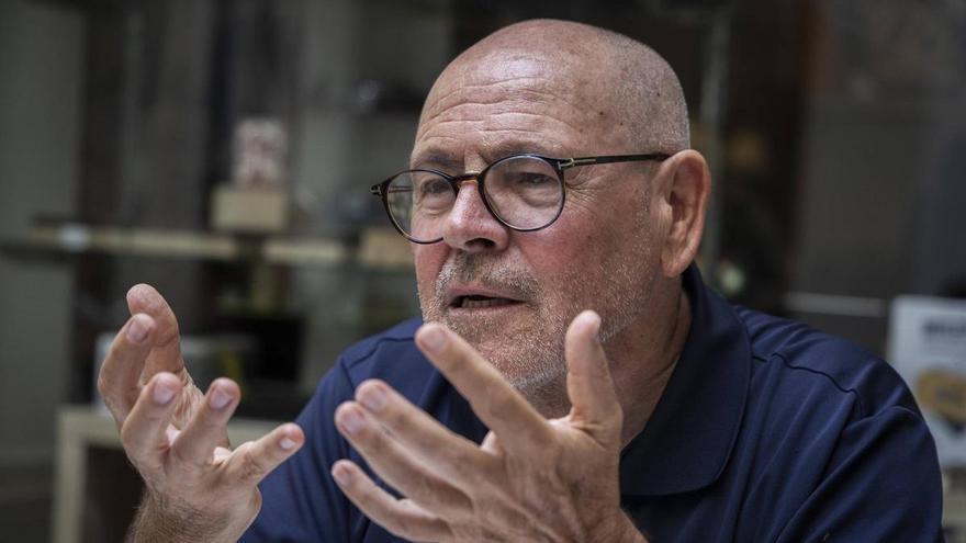 Toni Mollà, sociolingüista i assagista: «Netflix o Gemini són més importants que l’escola per al futur de la llengua»