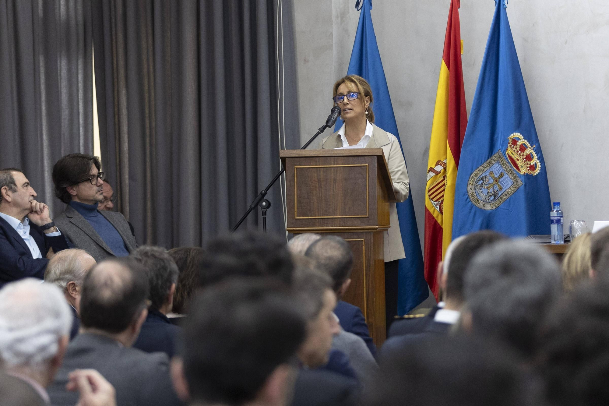 En imágenes: Obdulia Fernández recoge la Medalla de Oro de la Cámara de Oviedo