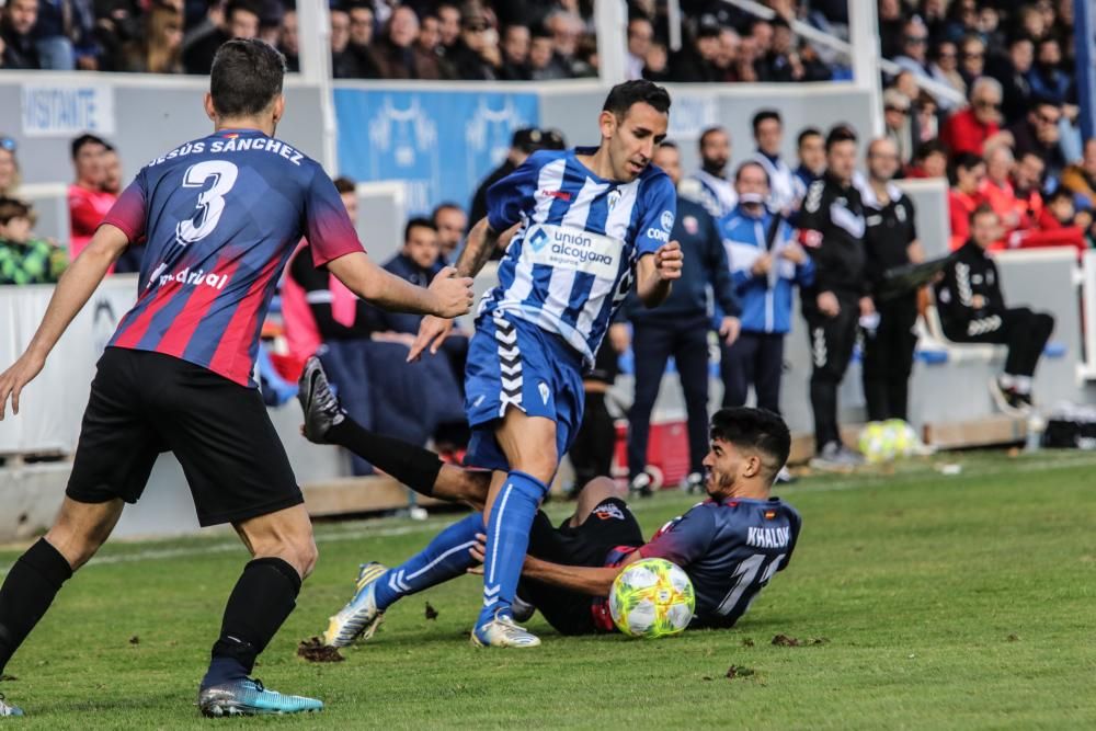 El Alcoyano se ha impuesto al Eldense (2-0) y ha aumentado a 9 puntos la diferencia con el Intercity.